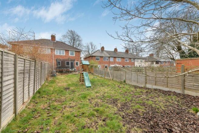 65 Brent Road - gdn3.jpg
