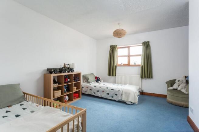 5 bed Detached for sale Image 10