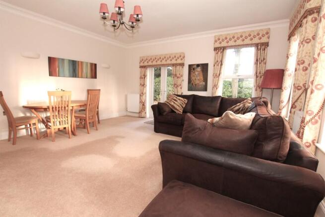 2 bed Flat to rent Image 8
