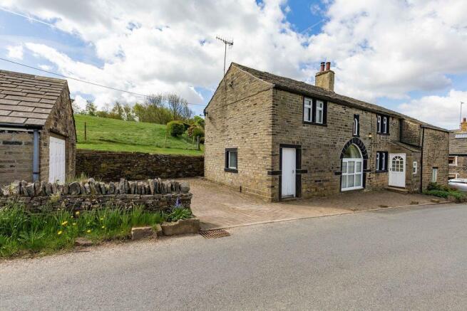 4 bed Detached for sale Image 5