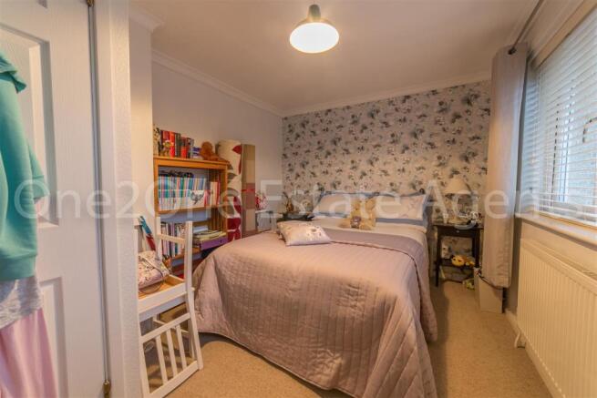 31 Radnor Way-3.jpg