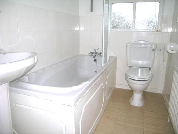 FAMILY BATHROOM / WC