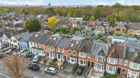 Walpole Road, London, E18