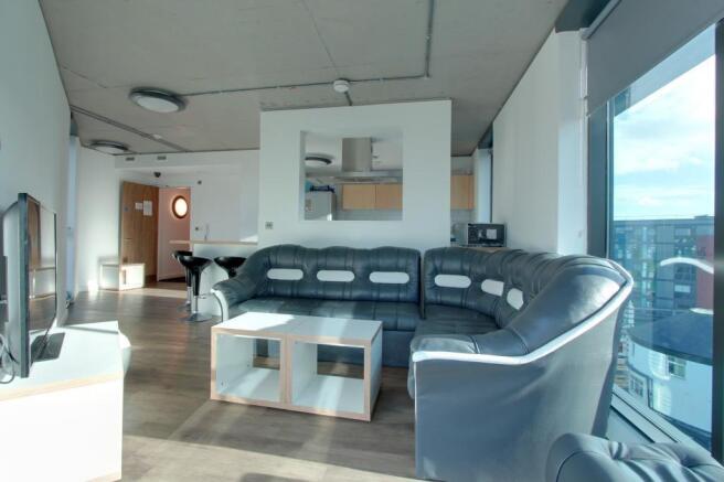 3 bed Apartment to rent Image 6