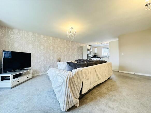 2 bed Apartment to rent Image 4