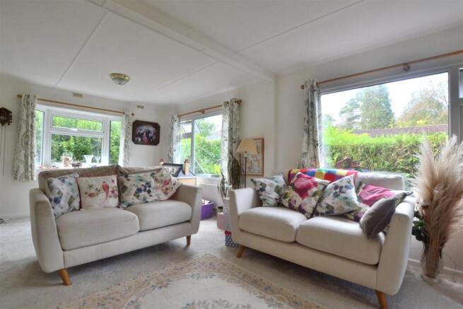 Living room 2 .jpg