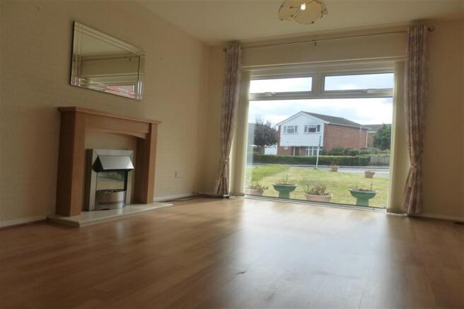 Lounge/ Dining Area