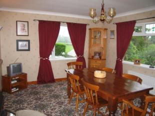 LOUNGE / DINING ROOM