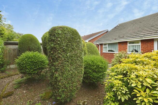 2 bed Semi-Detached Bungalow for sale Image 10
