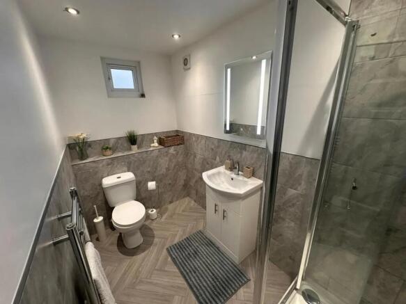 3 bed End of Terrace to rent Image 5