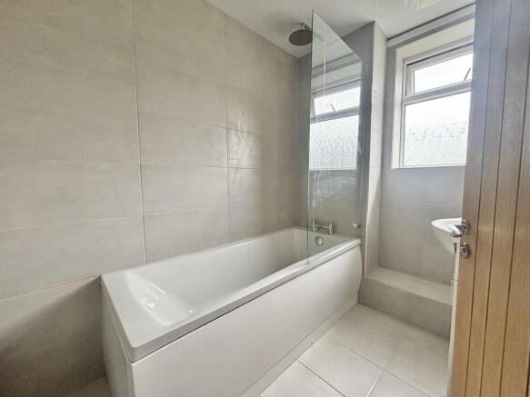 3 bed House to rent Image 6