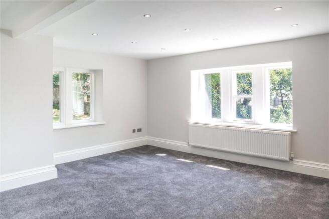 5 bed House for sale Image 8