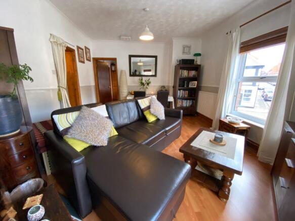 LOUNGE/DINING ROOM