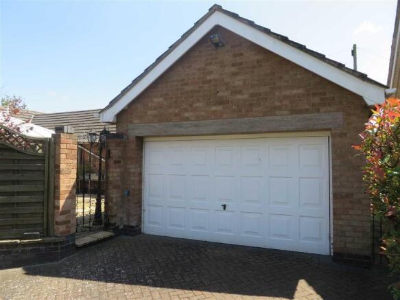 DOUBLE GARAGE