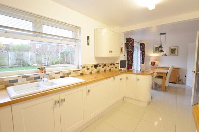 Kitchen/Dining...