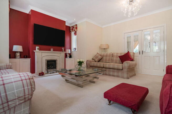 5 bed Detached for sale Image 12