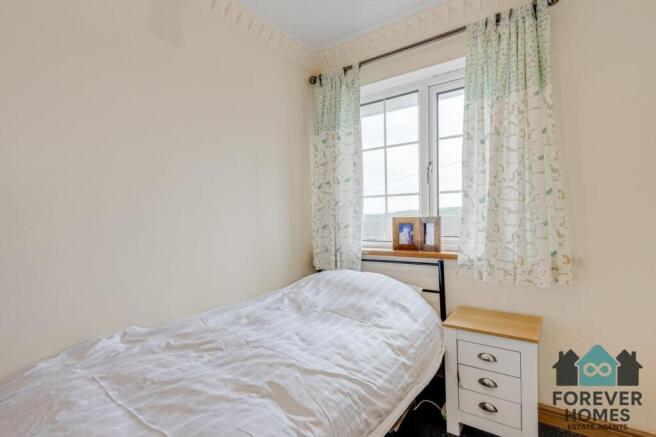 4 bed Semi-Detached for sale Image 12