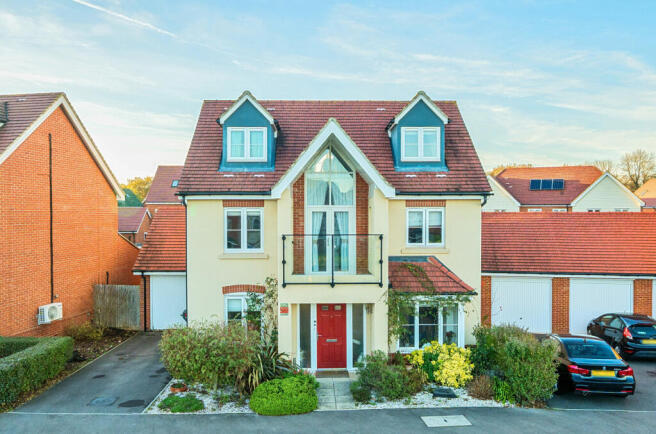 4-bed detached on Hawthorn Crescent, Woodley, Reading, Berkshire, RG5, £725,000