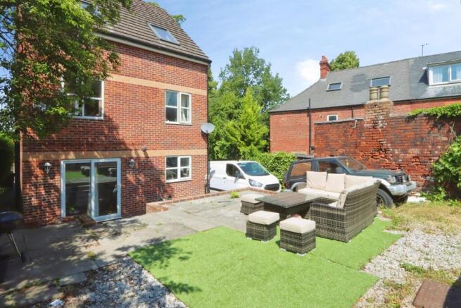 6 bed Detached for sale Image 4