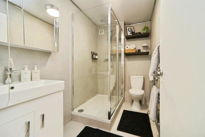2 bed Apartment for sale Image 7