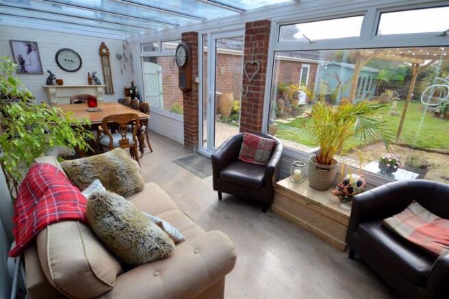 CONSERVATORY/DINING ROOM