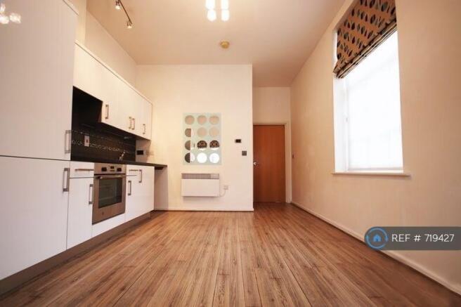 Kitchen / Lounge