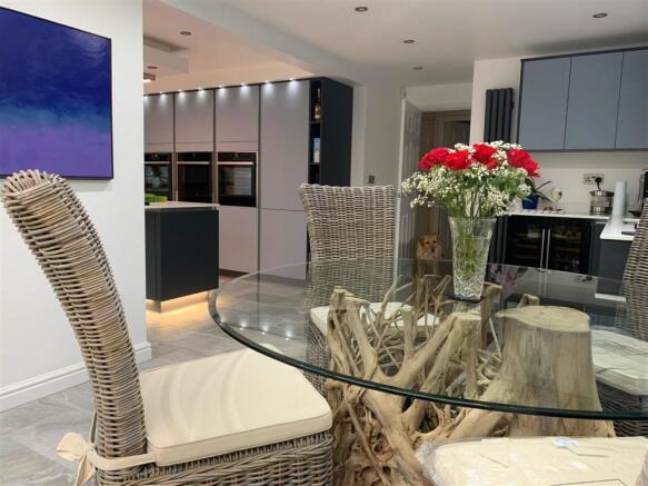KITCHEN/CONSERVATORY/FAMILY ROOM