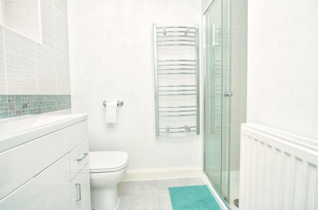Ensuite to Bed 1