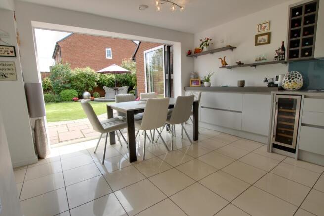 KITCHEN/DINER