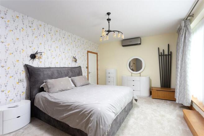 4 bed Detached for sale Image 11