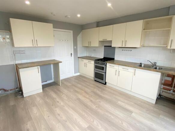 20 Polwhele Road Kitchen