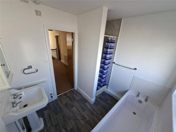 4 bed Detached for sale Image 11