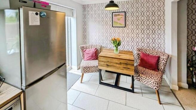 44 Coopers Drive dining b.jpg