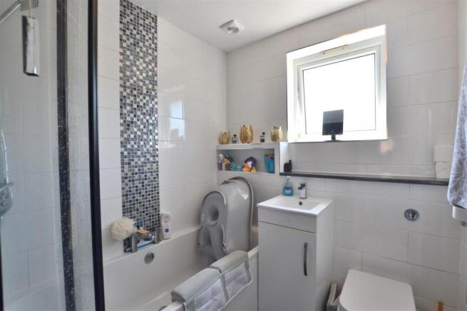 Family Bathroom.JPG