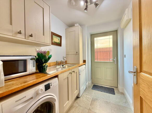 4 bed Detached for sale Image 11