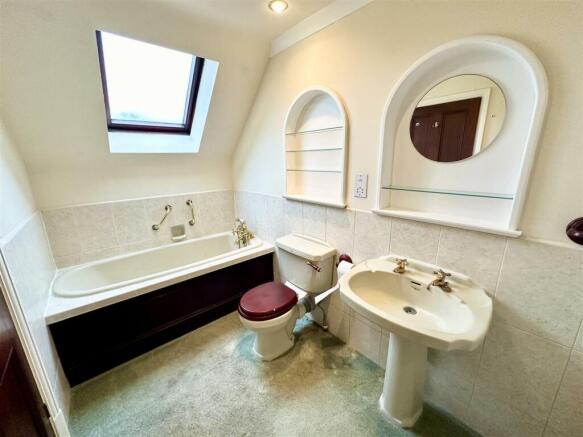 en suite bathroom.JPEG
