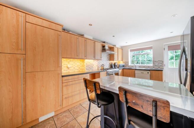 4 bed Link Detached House for sale Image 9