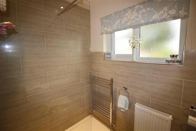 HOUSE SHOWER ROOM