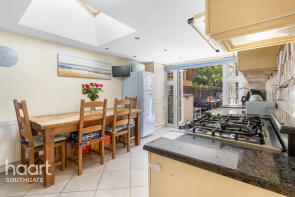 71, Avenue Road, London N14 4DD
