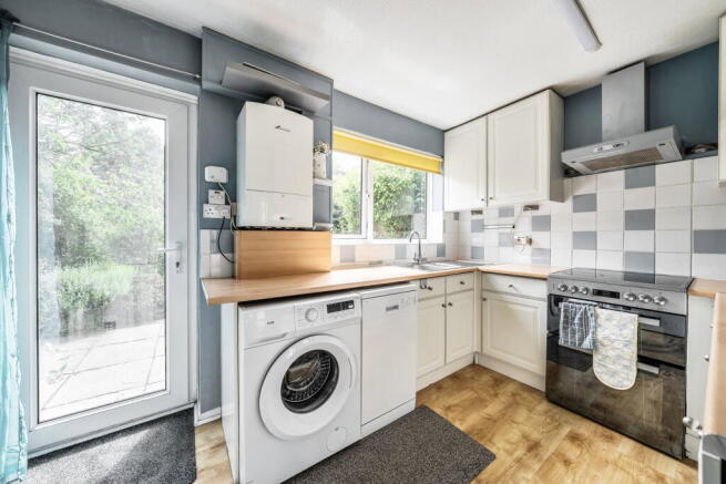 Marigold Close, Basingstoke RG22 5RG photo 4