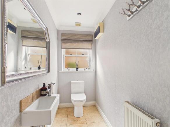 5 bed Detached for sale Image 10
