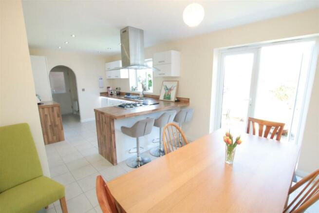 OPEN PLAN LIVING/ DINING/ KITCHEN