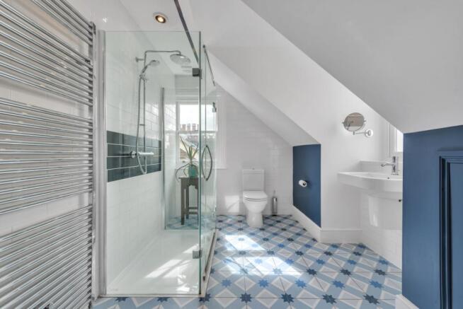 Family shower room 