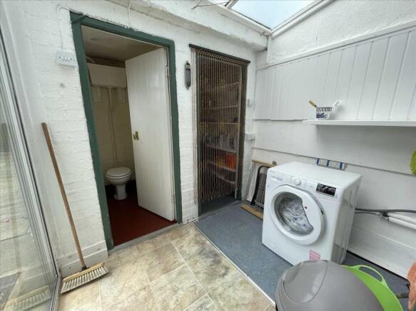 4 bed House for sale Image 9