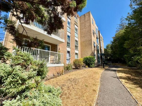 L - Exterior main
