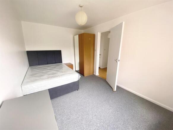 Bedroom 1 pic 2.jpg