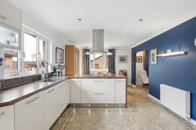 Kitchen/ Dining Room