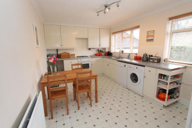 KITCHEN1.JPG