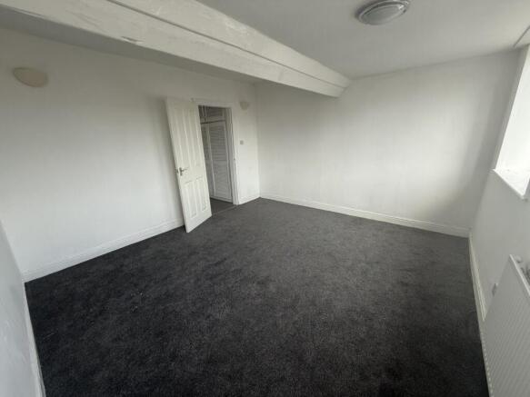5 bed Semi-Detached for sale Image 7