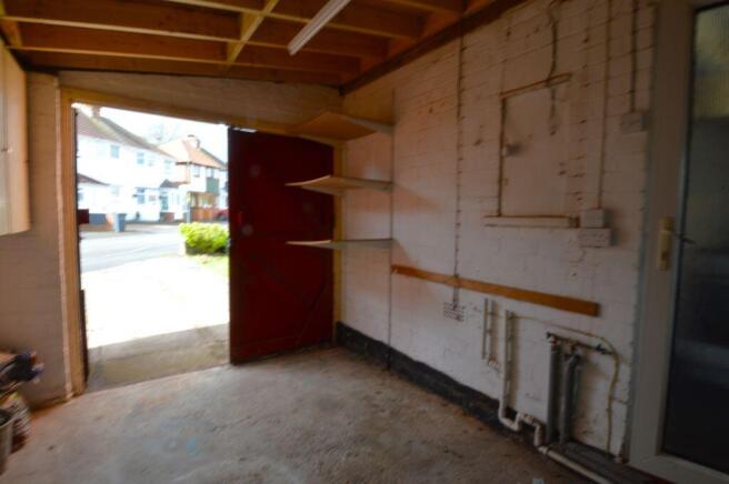 GARAGE / UTILITY